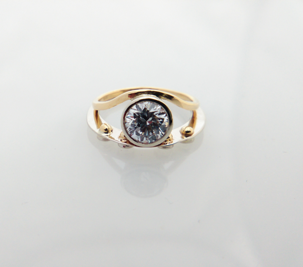 Contemporary engagement ring supplied by Spencer and Kuehn